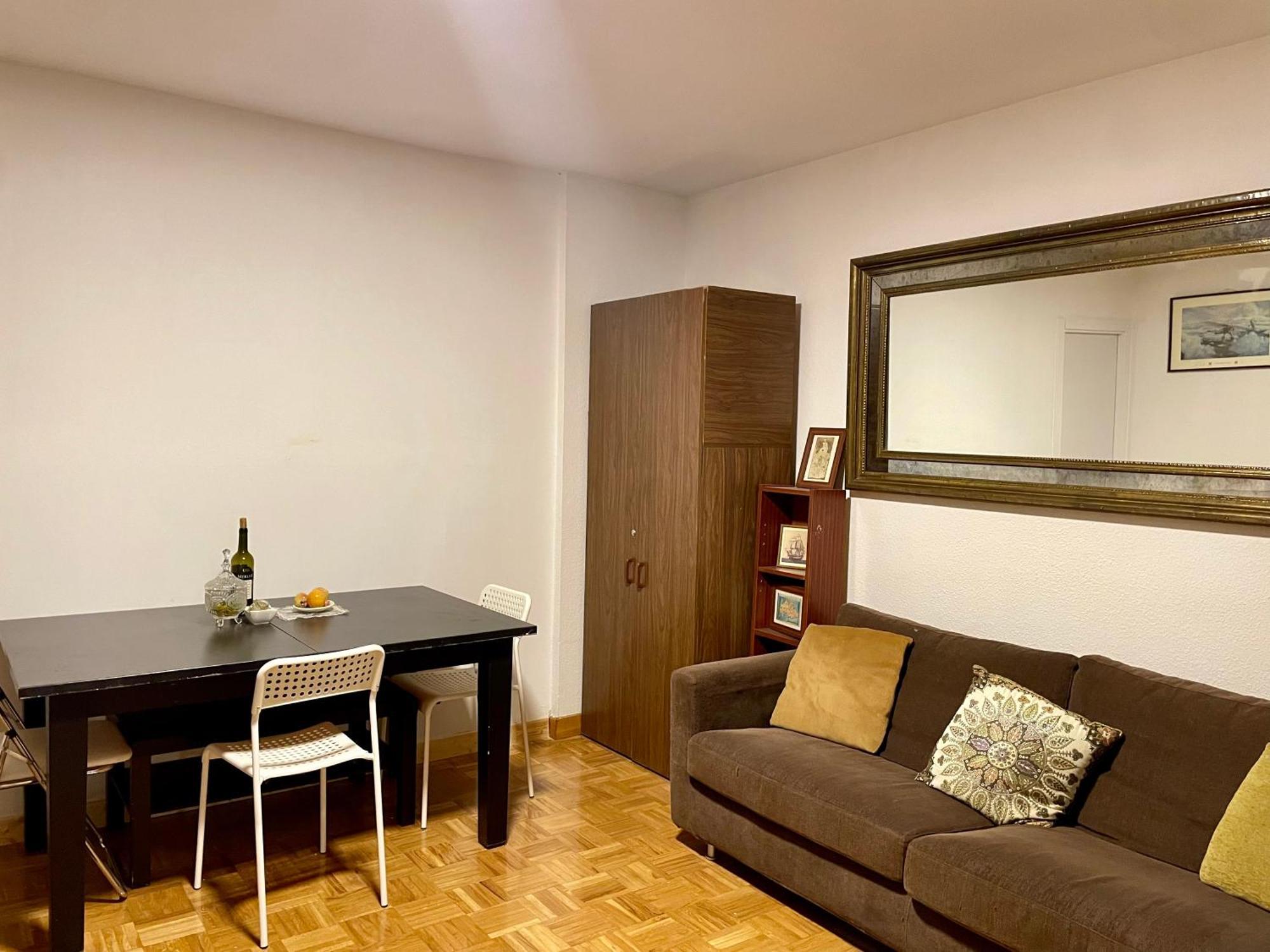 Private Rooms Madrid Atocha Bagian luar foto